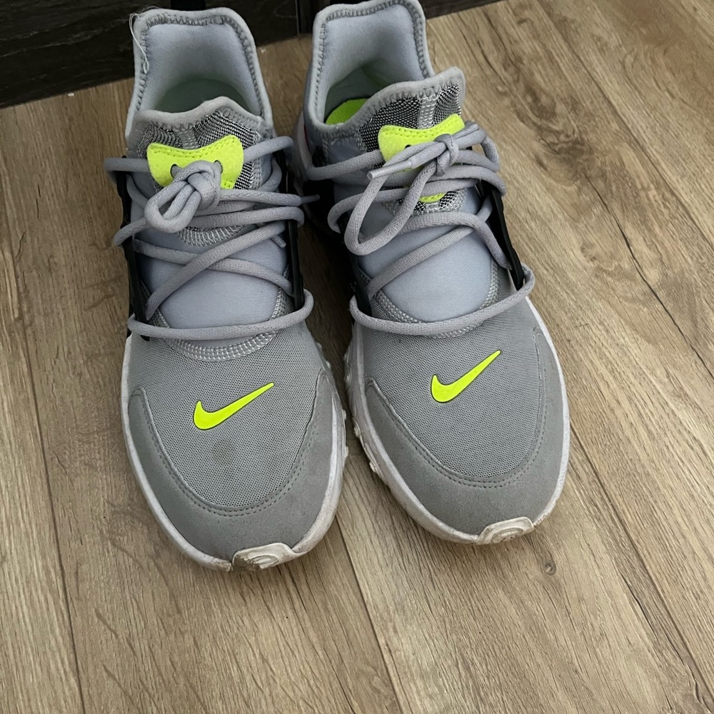 Nike - Picture 4 of 4